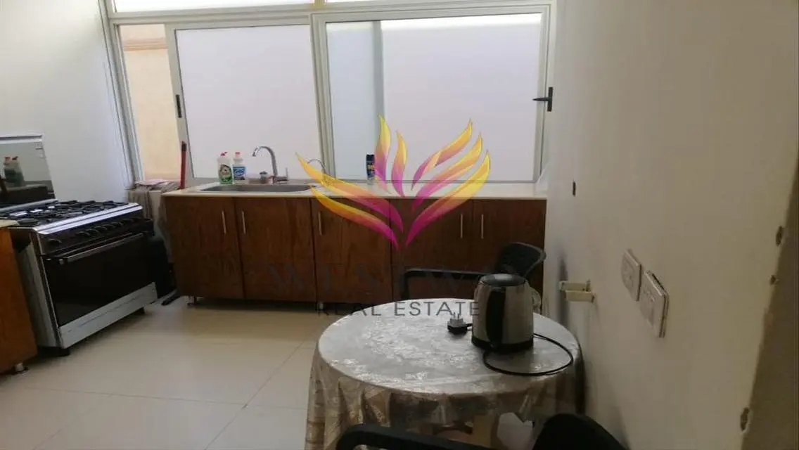 شقة رائعة للبيع بمساحة كبيرة
