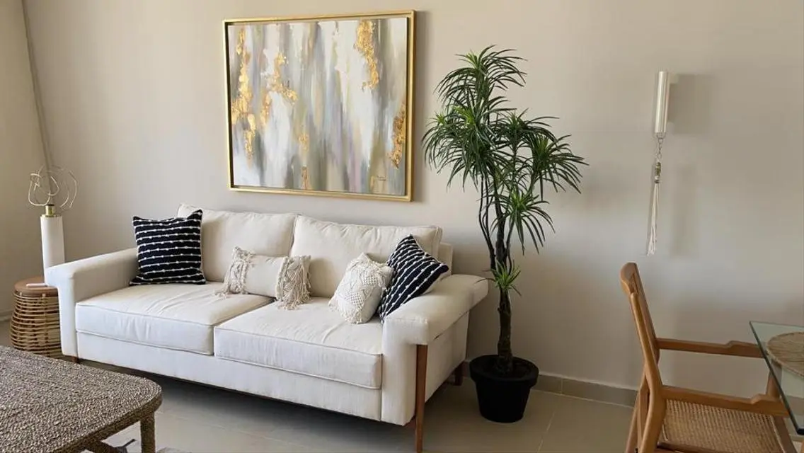 Luxury Apartment with Security and Balcony in the Heart of the City