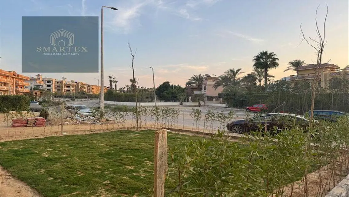 شقة فاخرة بمساحة كبيرة مع شرفة مطلة