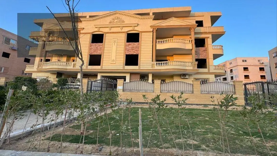 شقة فاخرة بمساحة كبيرة مع شرفة مطلة