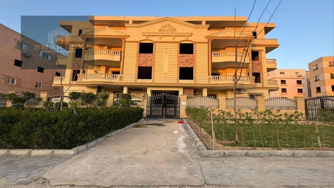 شقة فاخرة بمساحة كبيرة مع شرفة مطلة