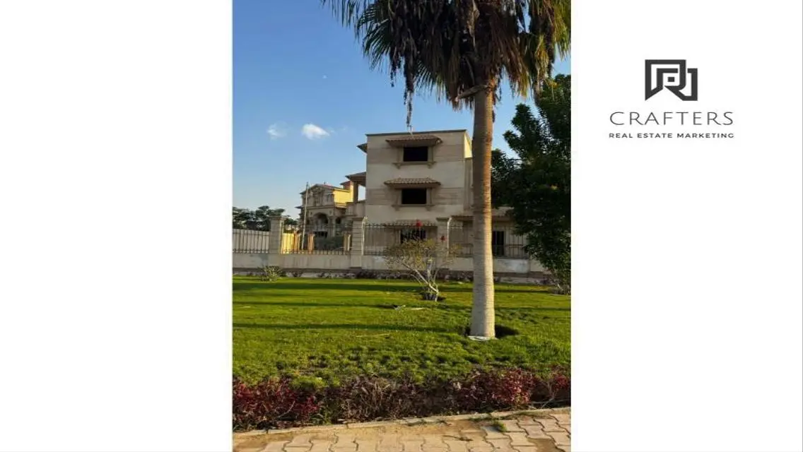 شقة فاخرة مكونة من 4 غرف مع حديقة خاصة