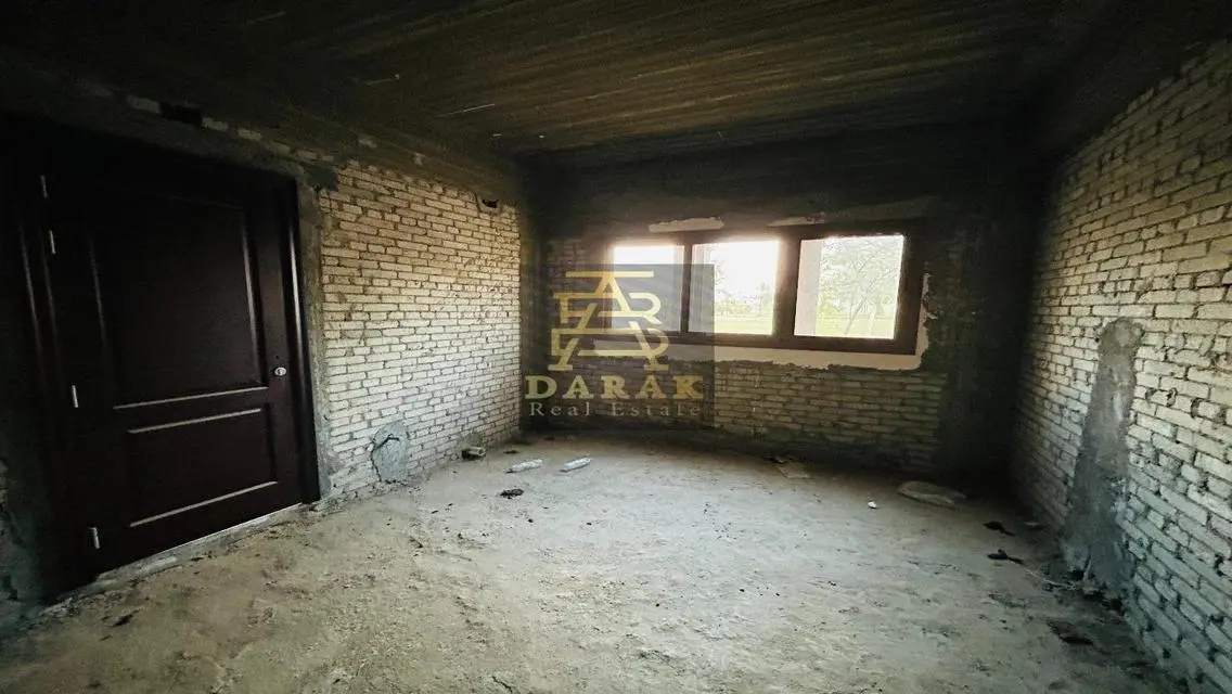 Luxury Apartment for Sale in E3 with Balcony