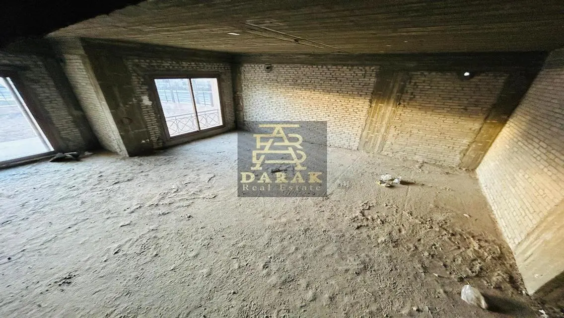 Luxury Apartment for Sale in E3 with Balcony