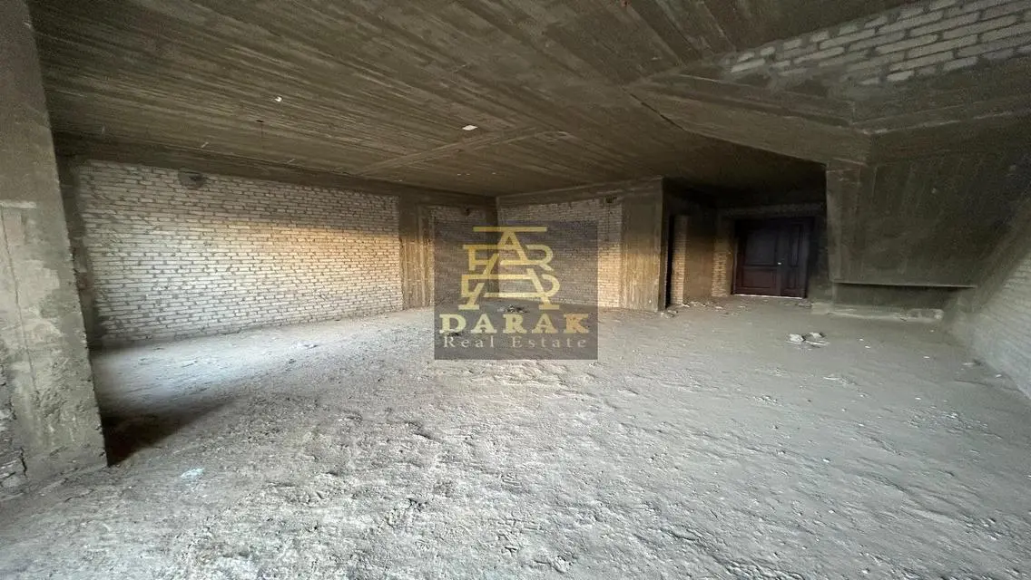 Luxury Apartment for Sale in E3 with Balcony