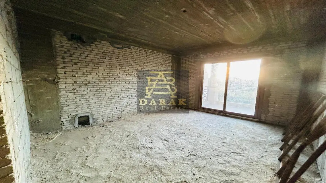 Luxury Apartment for Sale in E3 with Balcony