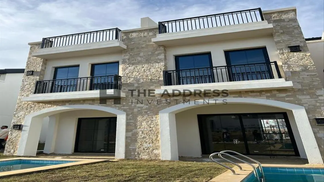 Luxury Villa for Sale in New Cairo with Private Pool and Garden