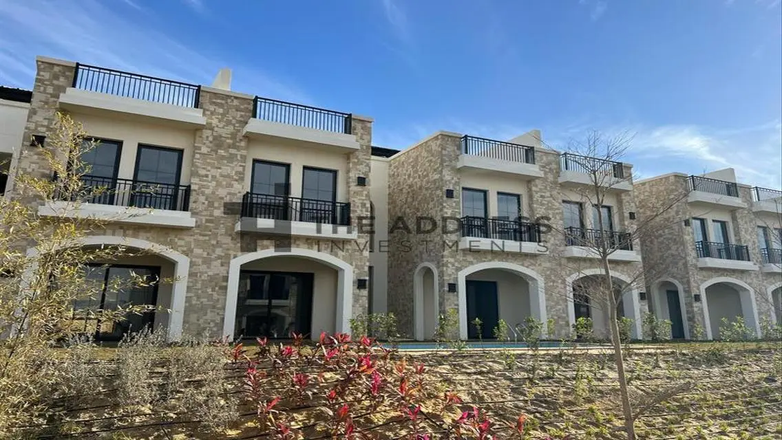 Luxury Villa for Sale in New Cairo with Private Pool and Garden