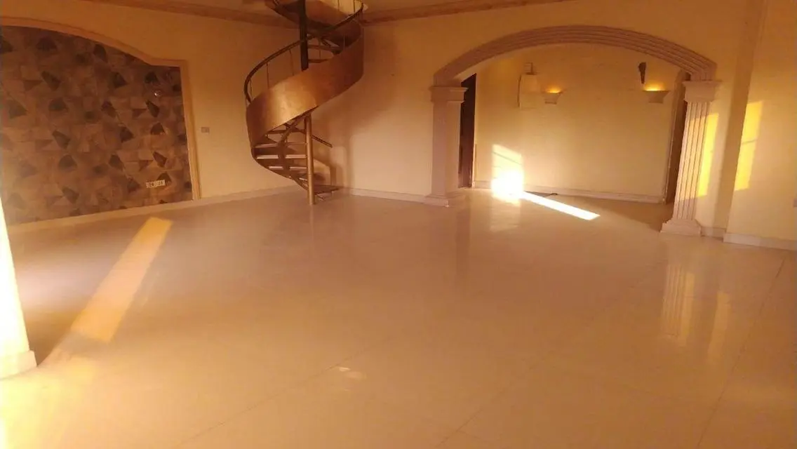 فيلا فاخرة في بيفرلي هيلز للإيجار