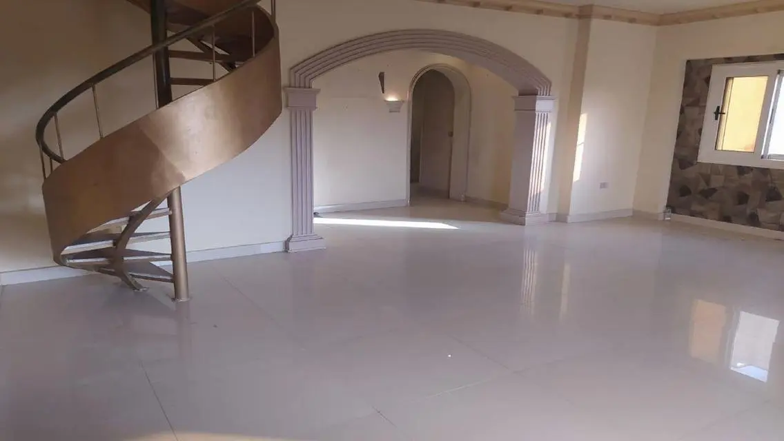 فيلا فاخرة في بيفرلي هيلز للإيجار