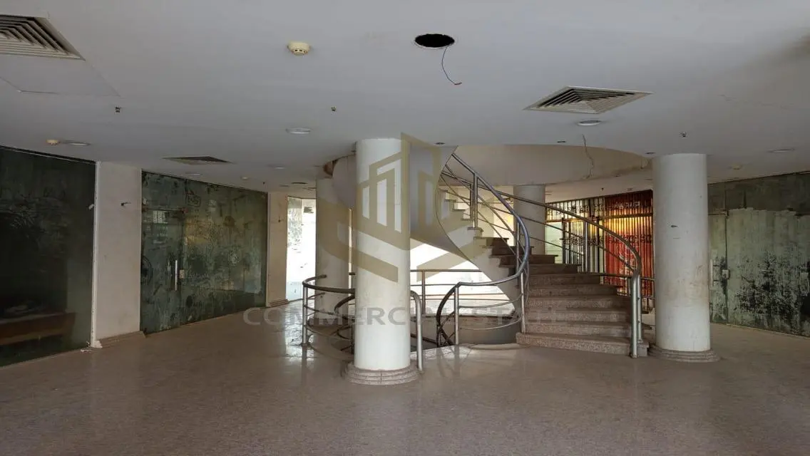 Exceptional Investment Opportunity in Commercial Property at State 8