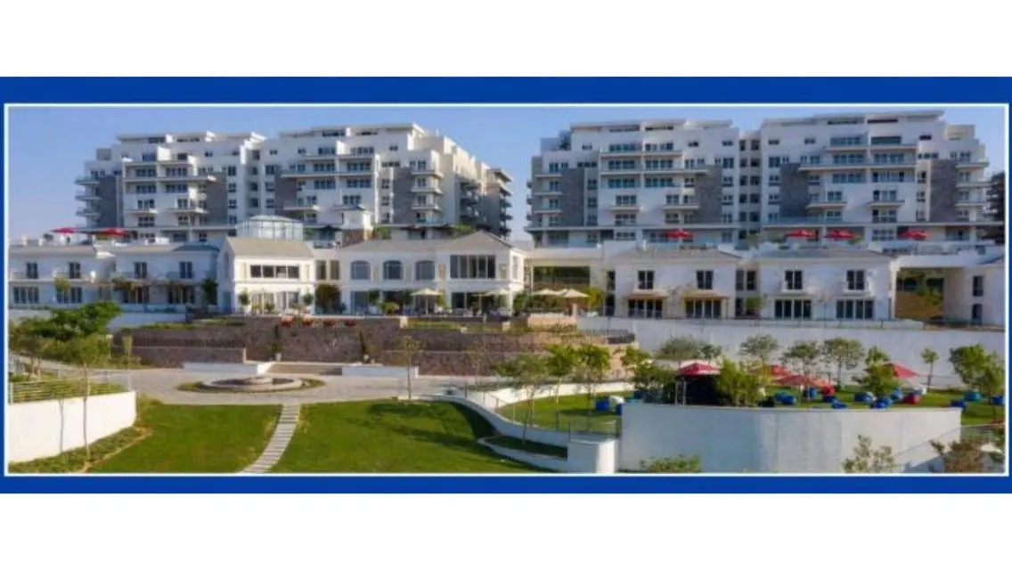 Luxury Apartment Overlooking Lakes
