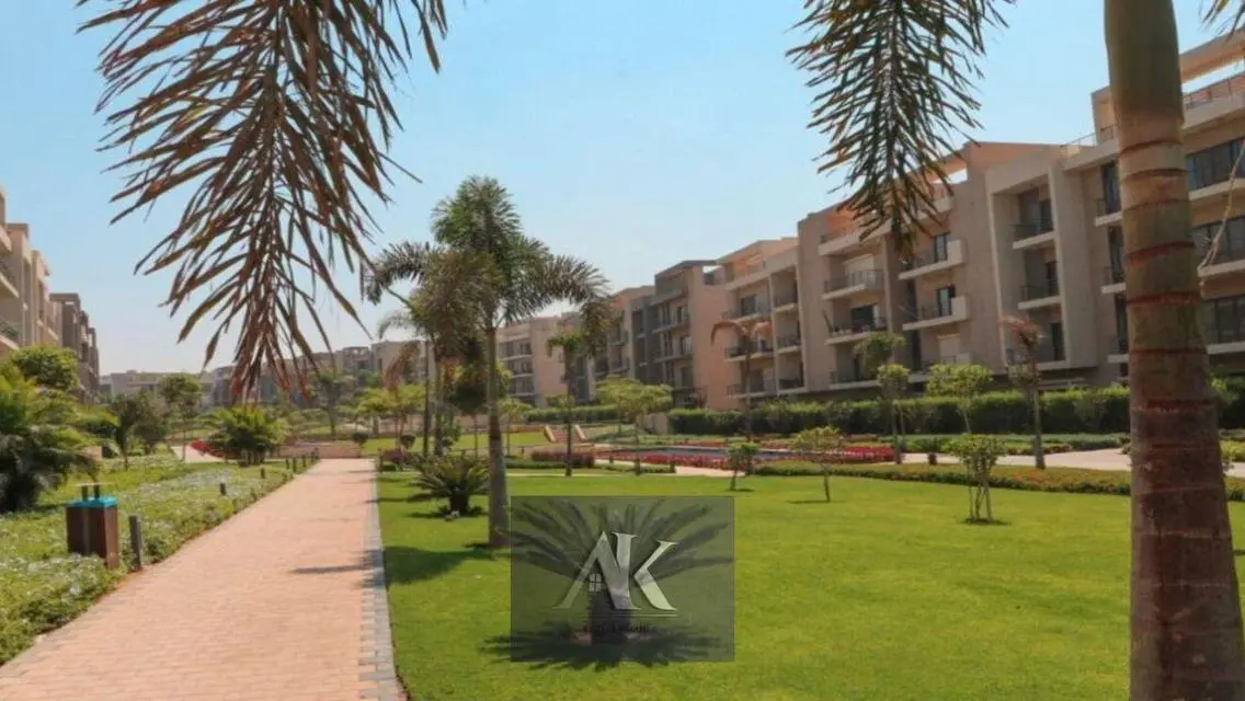 Luxurious Apartment Overlooking Lakes with Multiple Amenities