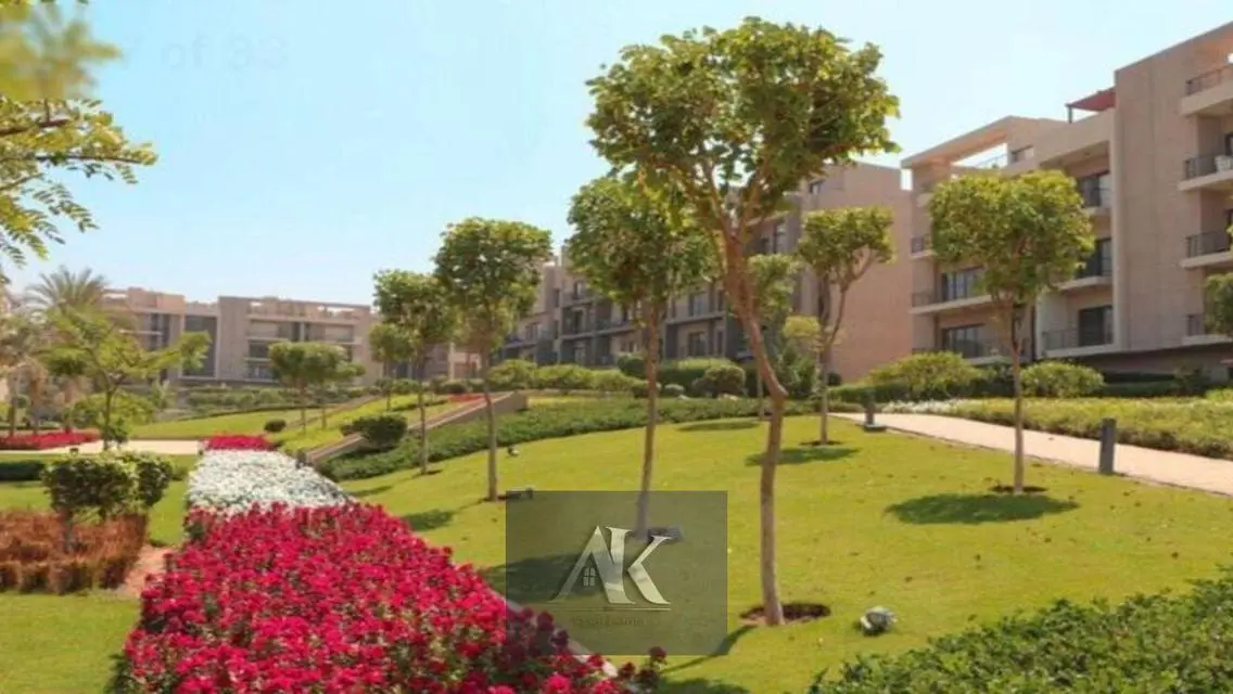 Luxurious Apartment Overlooking Lakes with Multiple Amenities