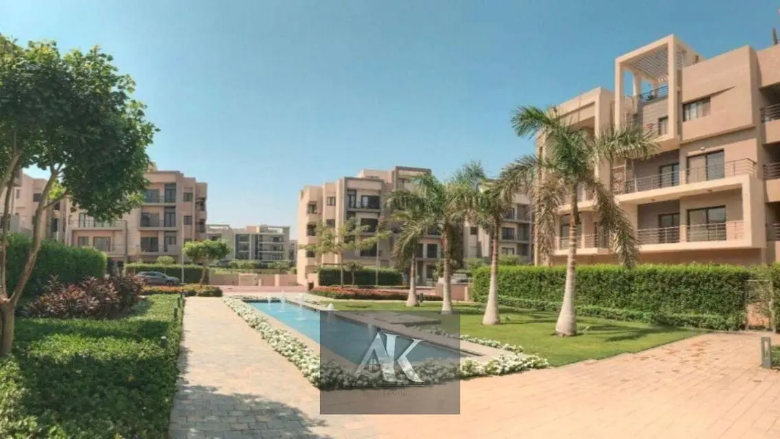 Luxurious Apartment Overlooking Lakes with Multiple Amenities