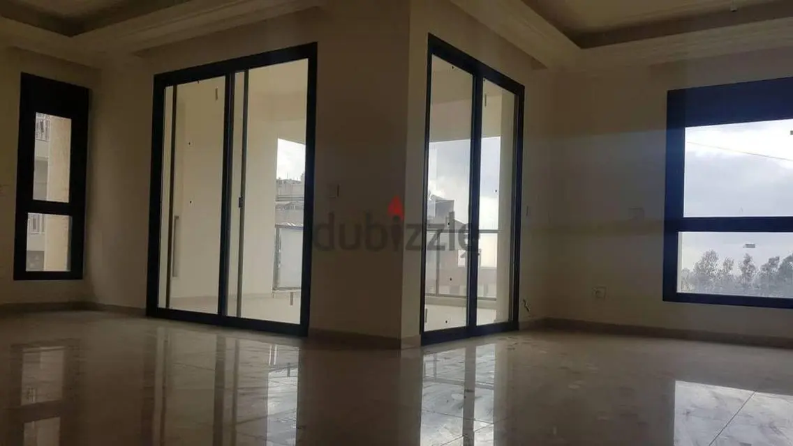 فيلا فاخرة للبيع بحمام سباحة خاص وحديقة خاصة