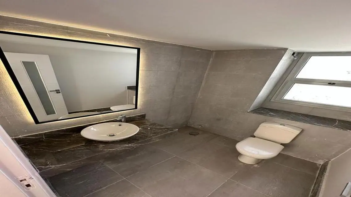 Luxury 3-Bedroom Apartment in the Heart of the City
