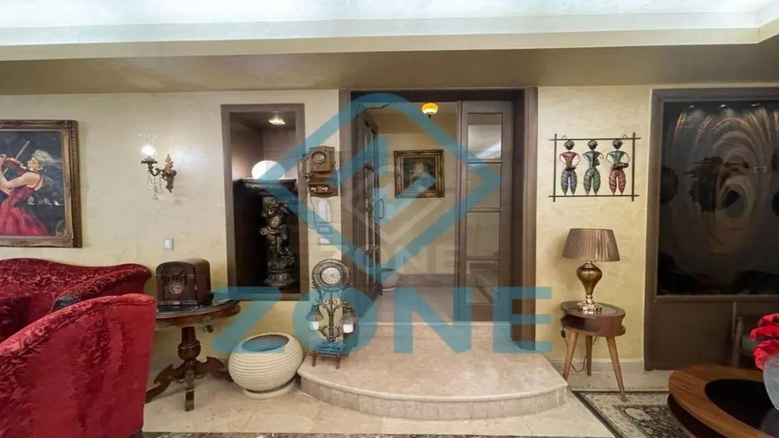 شقة فاخرة للبيع بمساحة واسعة مع حدائق خاصة