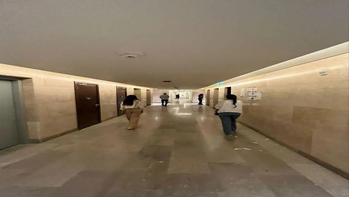 شقة فاخرة بخدمات مميزة للبيع في موقع استراتيجي