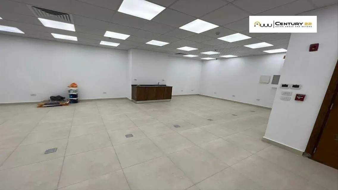 فرصة استثمارية رائعة بمساحة 890 متر مربع