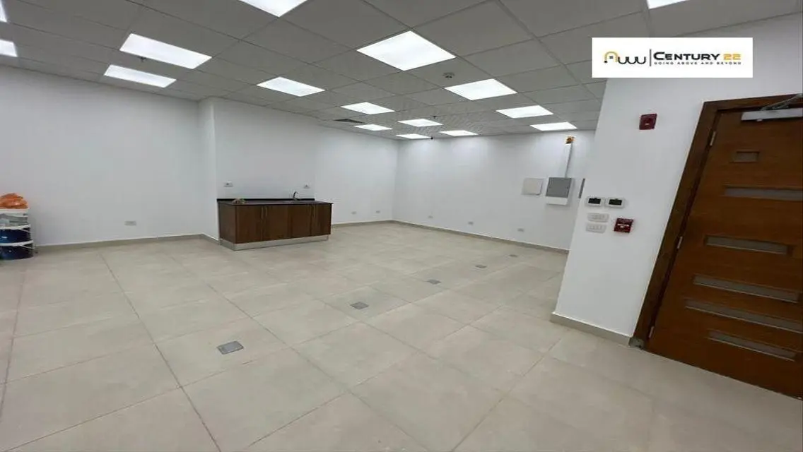 فرصة استثمارية رائعة بمساحة 890 متر مربع