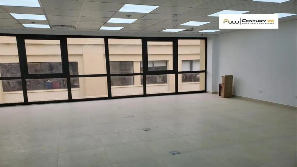 فرصة استثمارية رائعة بمساحة 890 متر مربع