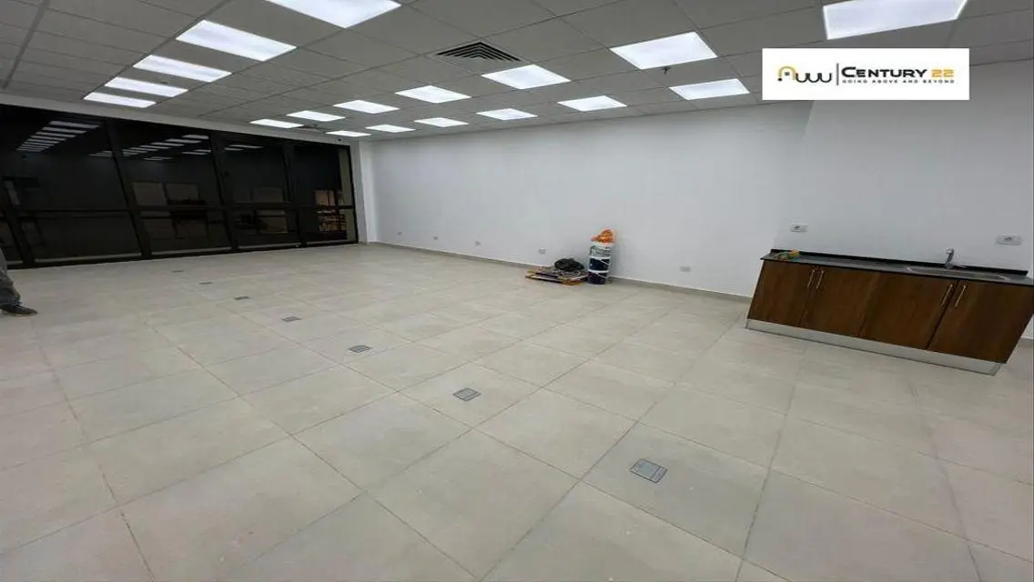 فرصة استثمارية رائعة بمساحة 890 متر مربع