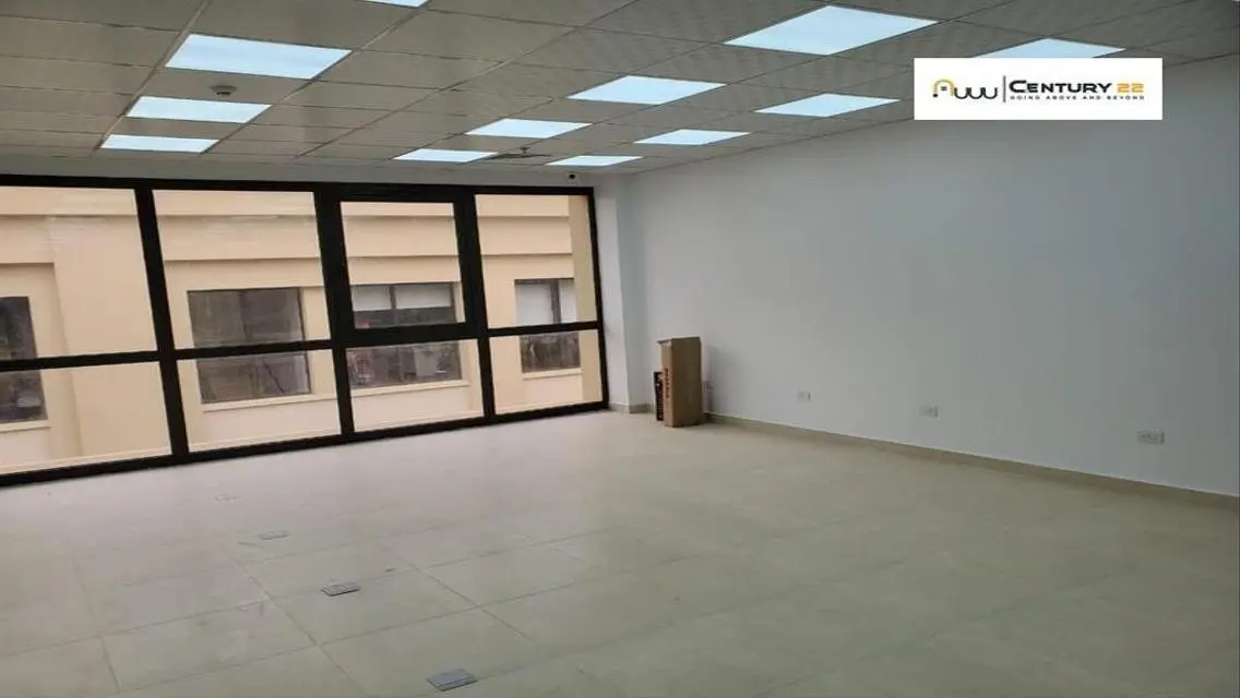 فرصة استثمارية رائعة بمساحة 890 متر مربع