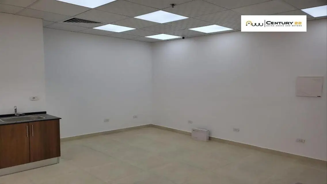 فرصة استثمارية رائعة بمساحة 890 متر مربع
