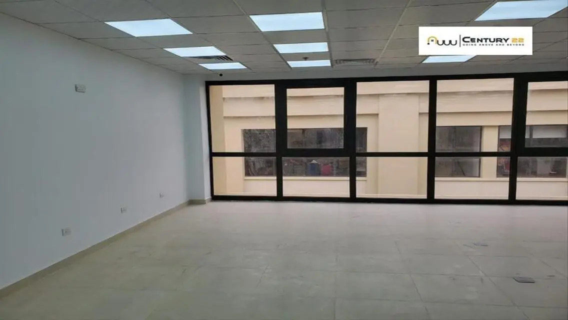 فرصة استثمارية رائعة بمساحة 890 متر مربع