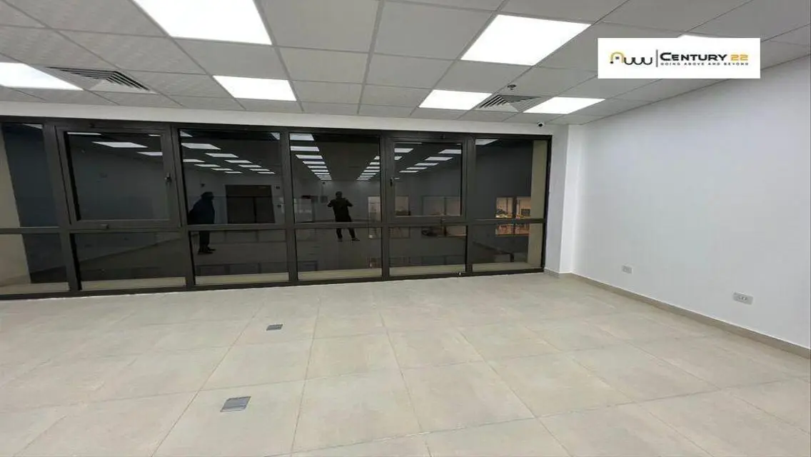 فرصة استثمارية رائعة بمساحة 890 متر مربع