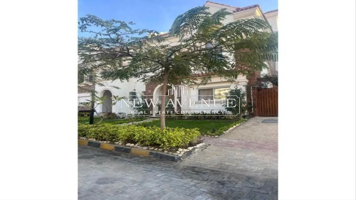 Luxurious Apartment with Private Garden in Prime Location