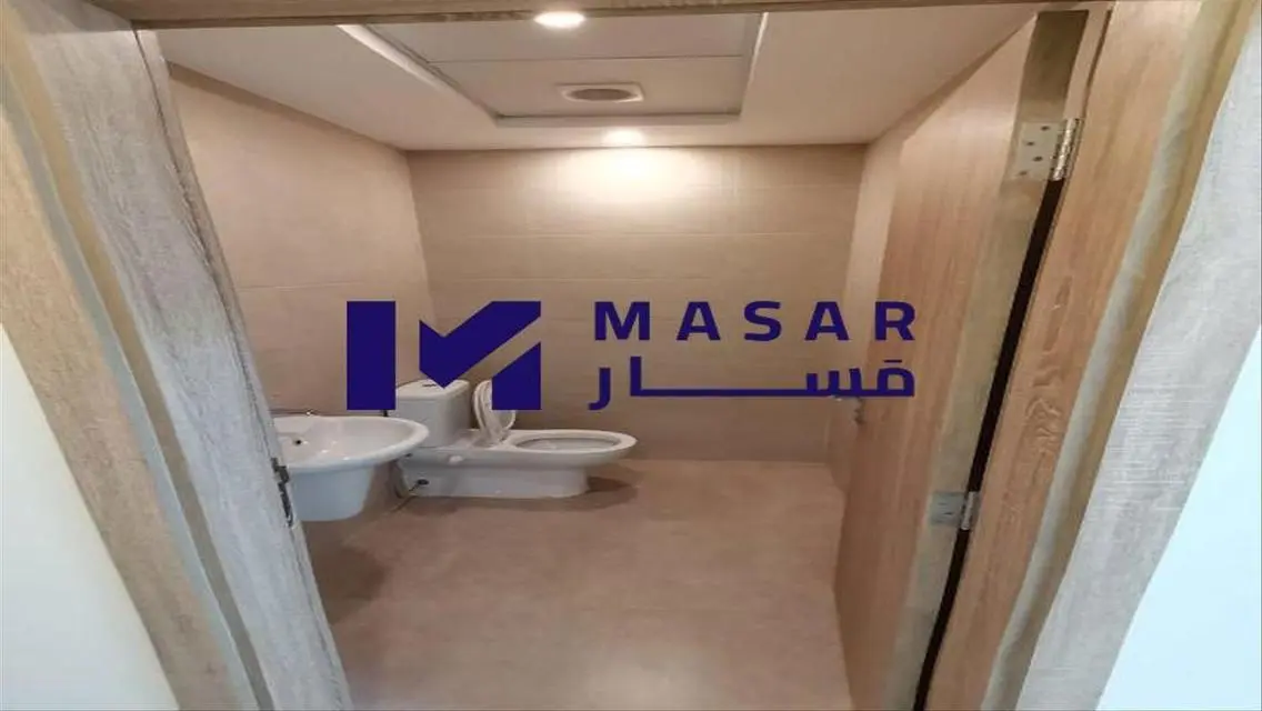 عقار متميز للبيع بمساحة شاملة