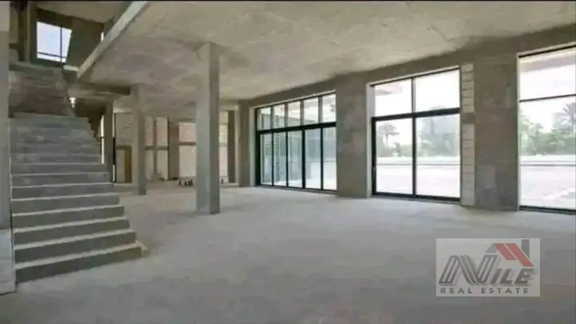 فيلا فاخرة للبيع بأفضل المواقع