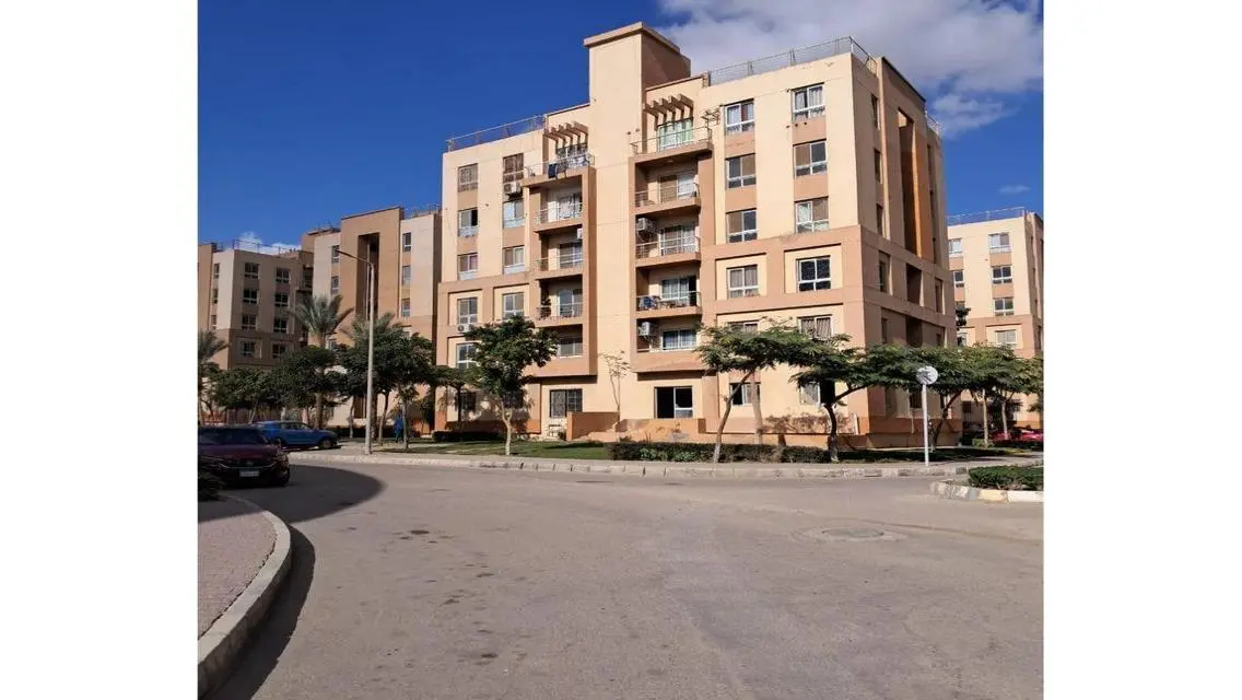 Stunning 160 sqm Apartment with Central AC and Balcony