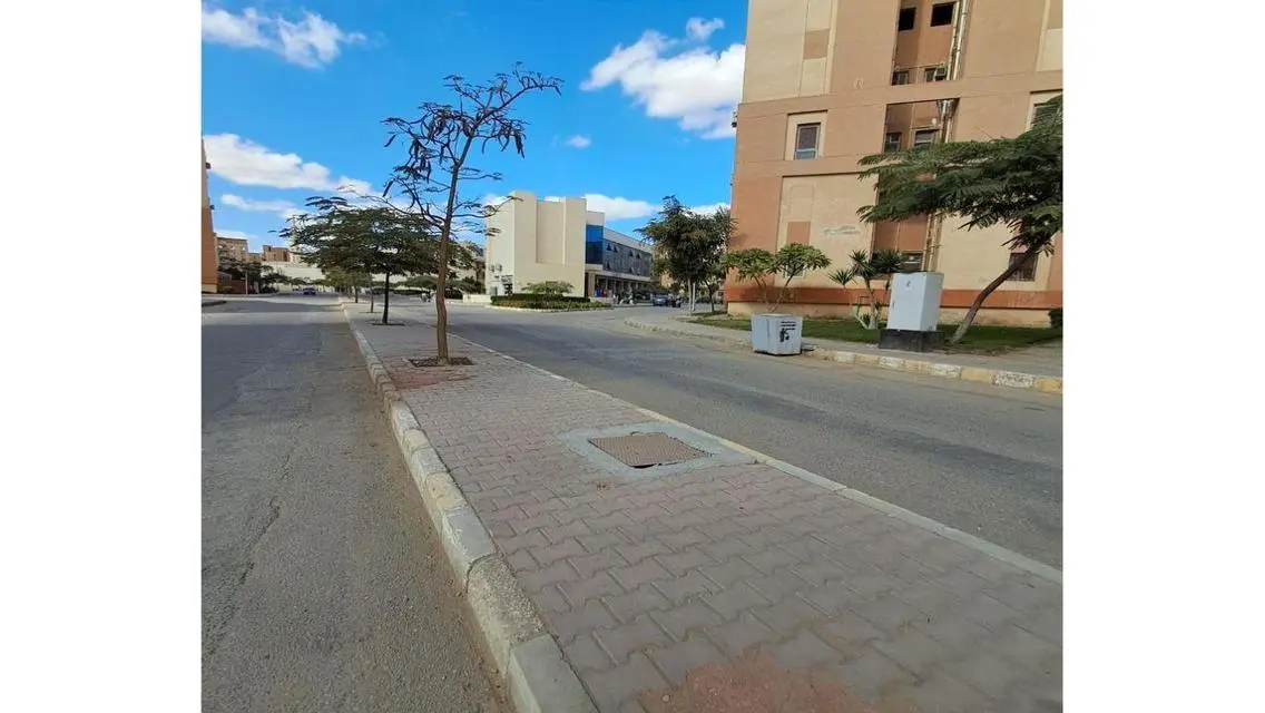 Stunning 160 sqm Apartment with Central AC and Balcony