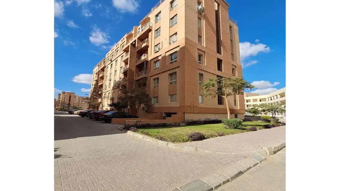 Stunning 160 sqm Apartment with Central AC and Balcony