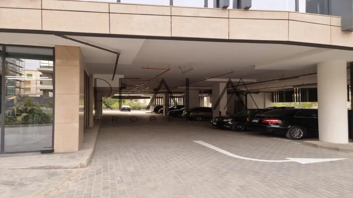 شقة مساحة 1600 متر للبيع في بوليجون إكستينسيو
