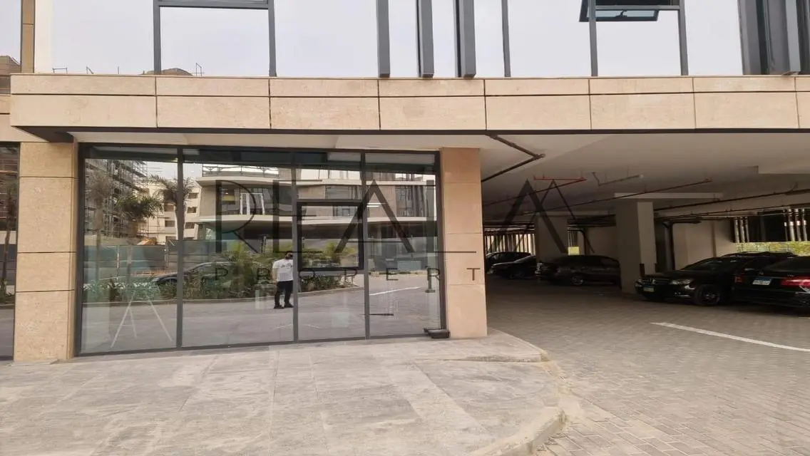 شقة مساحة 1600 متر للبيع في بوليجون إكستينسيو