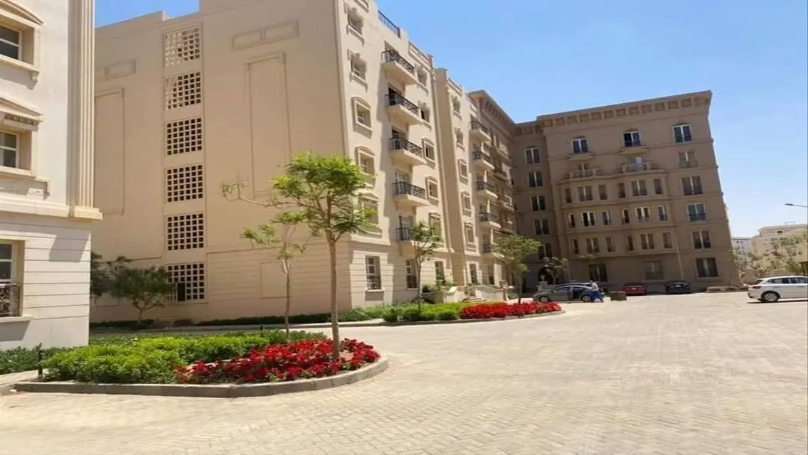 شقة فاخرة للإيجار مع شرفة ونادي صحي مشترك