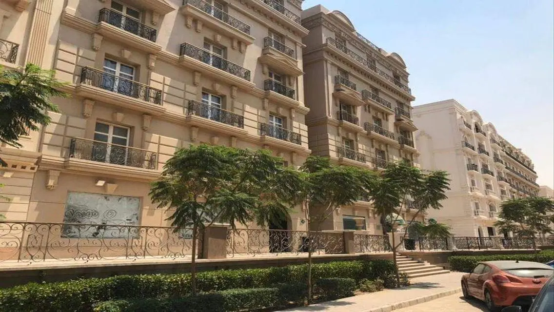 شقة فاخرة للإيجار مع شرفة ونادي صحي مشترك