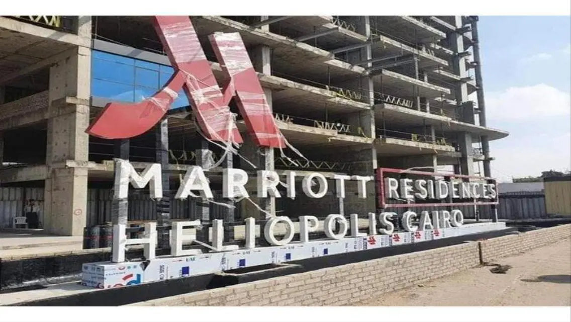 فيلا فاخرة للبيع بإطلالة على البحيرات