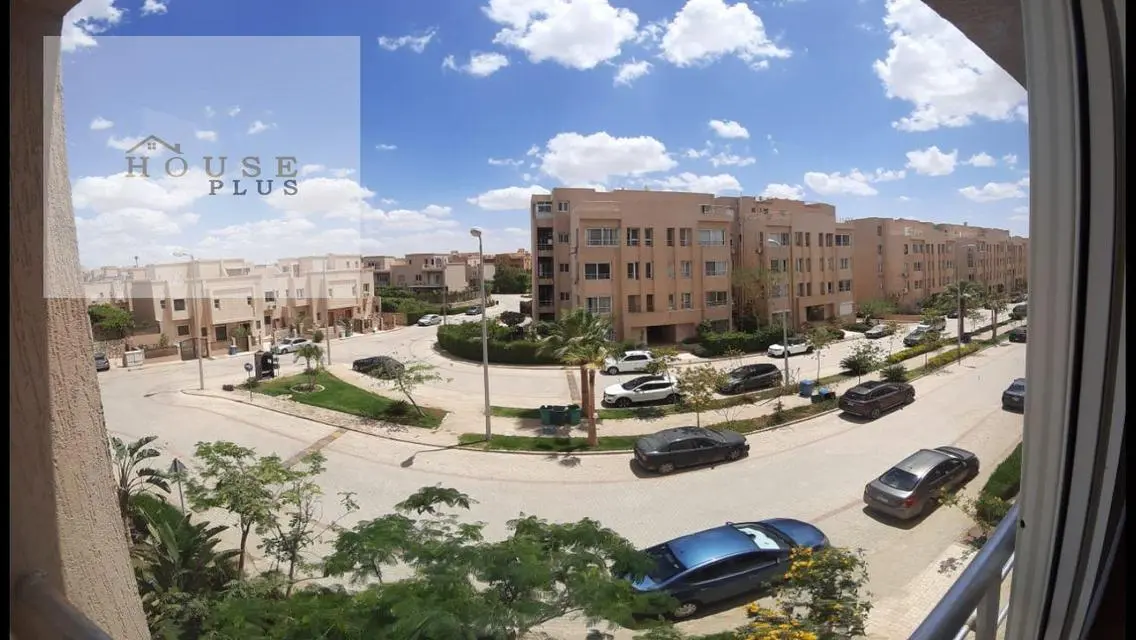 شقة مميزة مع شرفة ومسبح مشترك