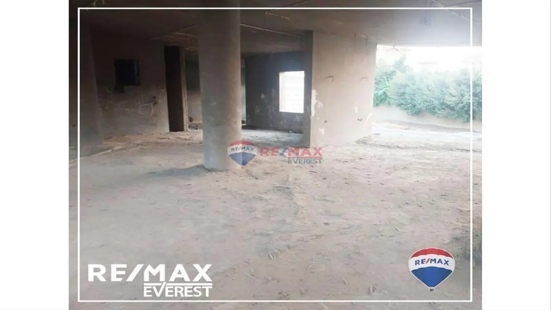 فيلا فاخرة للبيع في موقع مميز