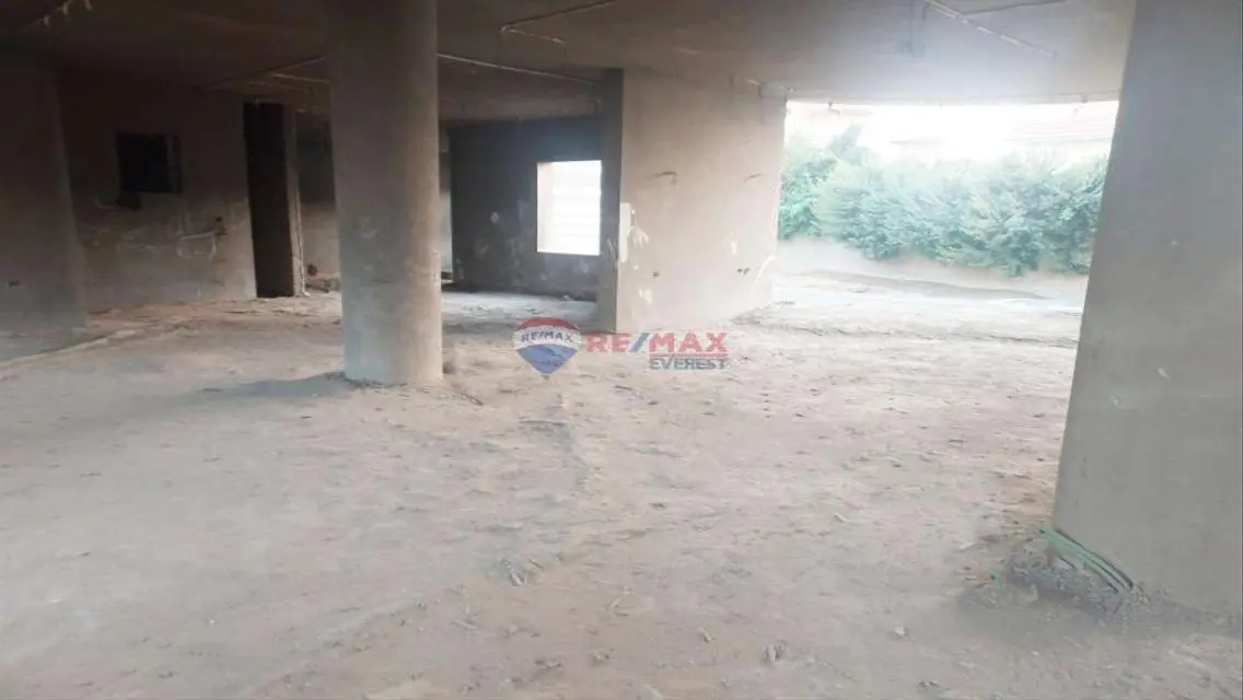 فيلا فاخرة للبيع في موقع مميز