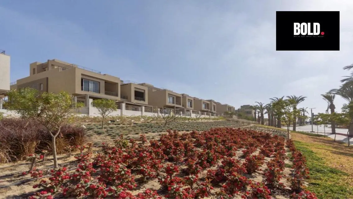 Luxury Villa Overlooking Lakes at an Attractive Price