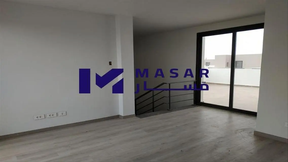 شقة فاخرة للإيجار في موقع متميز