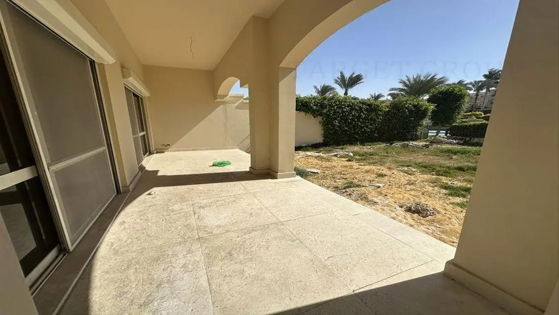 شقة فاخرة للبيع بتصميم مميز مطلة على البحيرات