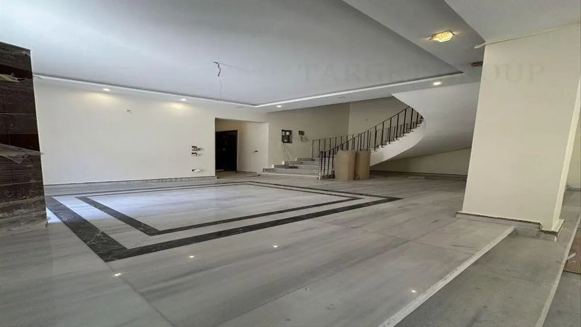 شقة فاخرة للبيع بتصميم مميز مطلة على البحيرات