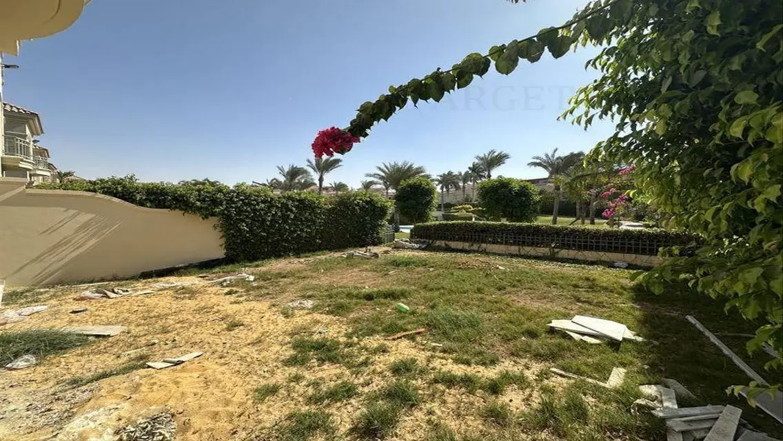 شقة فاخرة للبيع بتصميم مميز مطلة على البحيرات